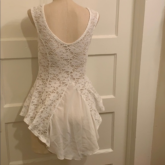 Ivory Lace knit, sleeveless blouse. - Picture 2 of 4